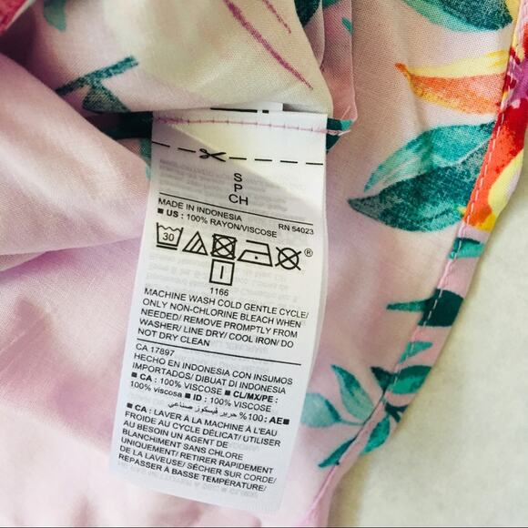 Old Navy | V-neck Large Floral Print Tank NWT - Picture 4 of 5